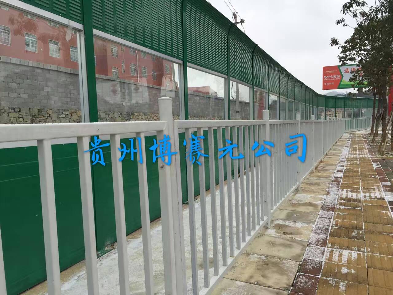 貴龍大道防撞欄桿、聲屏障施工